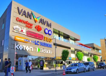 نکات مهم پیش از سفر به وان: راهنمای خرید، اقامت و بازدیدهای شهری