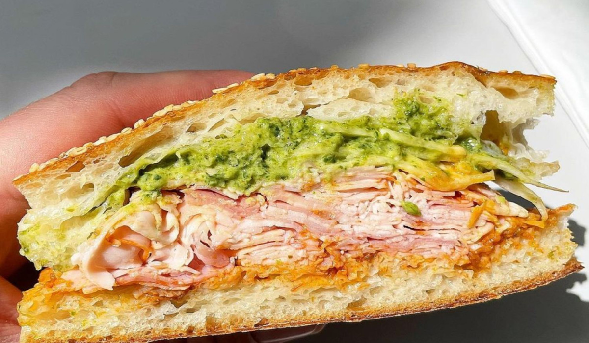 ساندویچ مرغ سرد