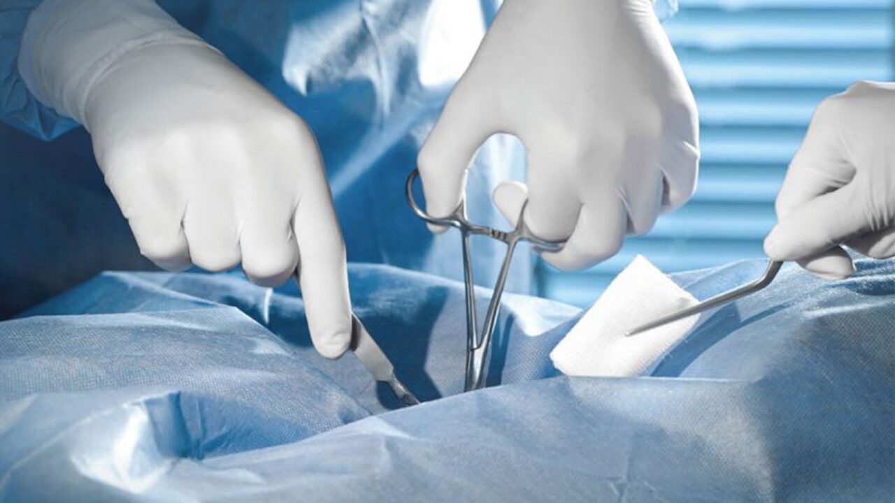 چرا لازم است تامپون‌های جراحی نخ باریمی داشته باشند؟