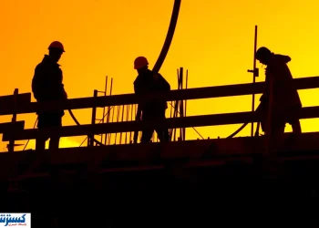 اعتراض مقابل ریاست جمهوری؛ پیمانکاران باید بروند!