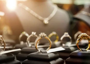 قیمت طلا ۱۸ عیار امروز ۵ آذر اعلام شد + جدول قیمت طلا ۱۸ عیار امروز ۵ آذر اعلام شد + جدول