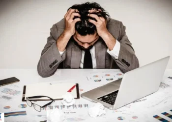 ۲۰ شغل پردرآمد بدون نیاز به مدرک دانشگاهی؛ حقوق‌های ۶ رقمی فقط با مهارت!