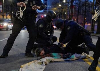 آمار وحشتناک حقوق بشر آمریکایی فقط در یکسال؛ پلیس فقط 2روز آدم نکشت!