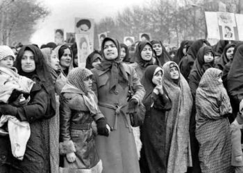 از خانه تا جامعه، تصویر زن در مطبوعات دهه شصت