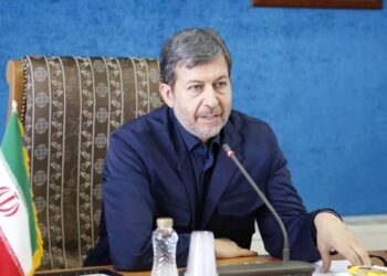 استاندار اصفهان: آب پایدار صنایع از دریا تأمین میشود، منابع زیرزمینی نفس میکشند استاندار اصفهان: آب پایدار صنایع از دریا تأمین میشود، منابع زیرزمینی نفس میکشند