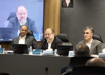 بانک مرکزی مسیر تأمین مالی پتروشیمیها را نیز هموار کرد/ اوراق یک میلیارد و ۵۰ میلیون دلاری برای ۶ پروژه مهم پتروشیمی کشور بانک مرکزی مسیر تأمین مالی پتروشیمیها را نیز هموار کرد/ اوراق یک میلیارد و ۵۰ میلیون دلاری برای ۶ پروژه مهم پتروشیمی کشور