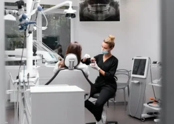 بررسی خدمات کلینیک‌ های دندانپزشکی مدرن