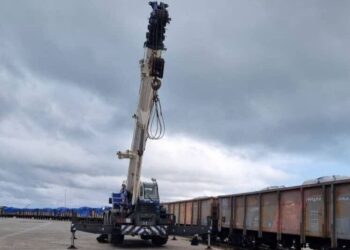 تخلیه نخستین محموله سیمان نیزار قم در بندر کاسپین آغاز شد تخلیه نخستین محموله سیمان نیزار قم در بندر کاسپین آغاز شد