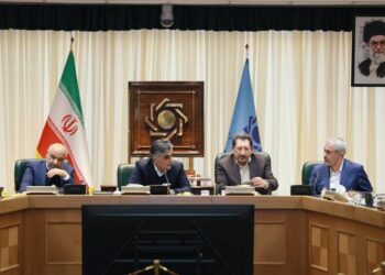 تشکیل فوری جلسه تیم اقتصادی دولت با موضوع دلار و معیشت