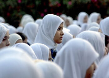 حجاب صرفاً یک پوشش یا نماد ظاهری نیست؛بی حرمتی به حجاب محکوم است