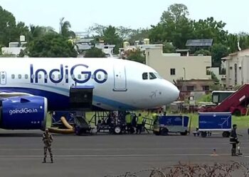 دو تهدید پیاپی، ۳۰۰ پرواز در آسمان هند را لغو کرد