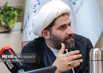 نهضت ملی «زندگی با آیه‌ها» برای گسترش گفتمان عمومی قرآنی است