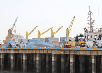 ورود دستگاه قضایی برای تأمین نهاده‌های دامی/ ترخیص ۱۶ هزار تن کنجاله سویا از بندر امام