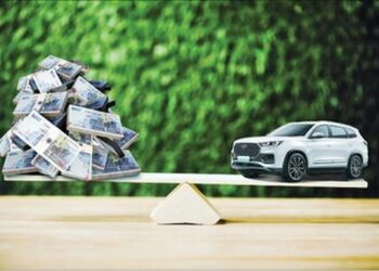 وزیر صمت به افزایش قیمت خودروهای مونتاژی ورود کرد وزیر صمت به افزایش قیمت خودروهای مونتاژی ورود کرد