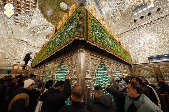 پخت کیک ۲۰۰ متری و گل آرایی حرم کاظمین به مناسبت ولادت امام جواد(ع) پخت کیک ۲۰۰ متری و گل آرایی حرم کاظمین به مناسبت ولادت امام جواد(ع)