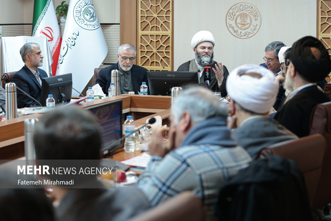 پوستر نخستین جشنواره قرآنی زندگی با آیه‌ها رونمایی شد