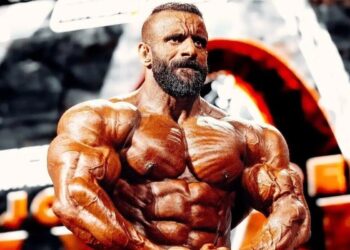 گردنبند و دستبند طلای سنگین وزن هادی چوپان سوژه شد+ عکس گردنبند و دستبند طلای سنگین وزن هادی چوپان سوژه شد+ عکس