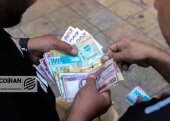 اختلاف ۶۰۰۰ تومانی نرخ دلار از تابلو صرافی‌ تا قیمت معامله!