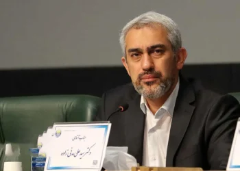 ببینید/ وزیر اقتصاد: هفته آینده عرضه سنگین ارز در بازار را خواهیم داشت/ مدیرانی که از عرصه ارز در بازار تخطی کنند ظرف یک روز عزل می‌شوند دیروز نیز یک مدیر به همین خاطر عزل شد