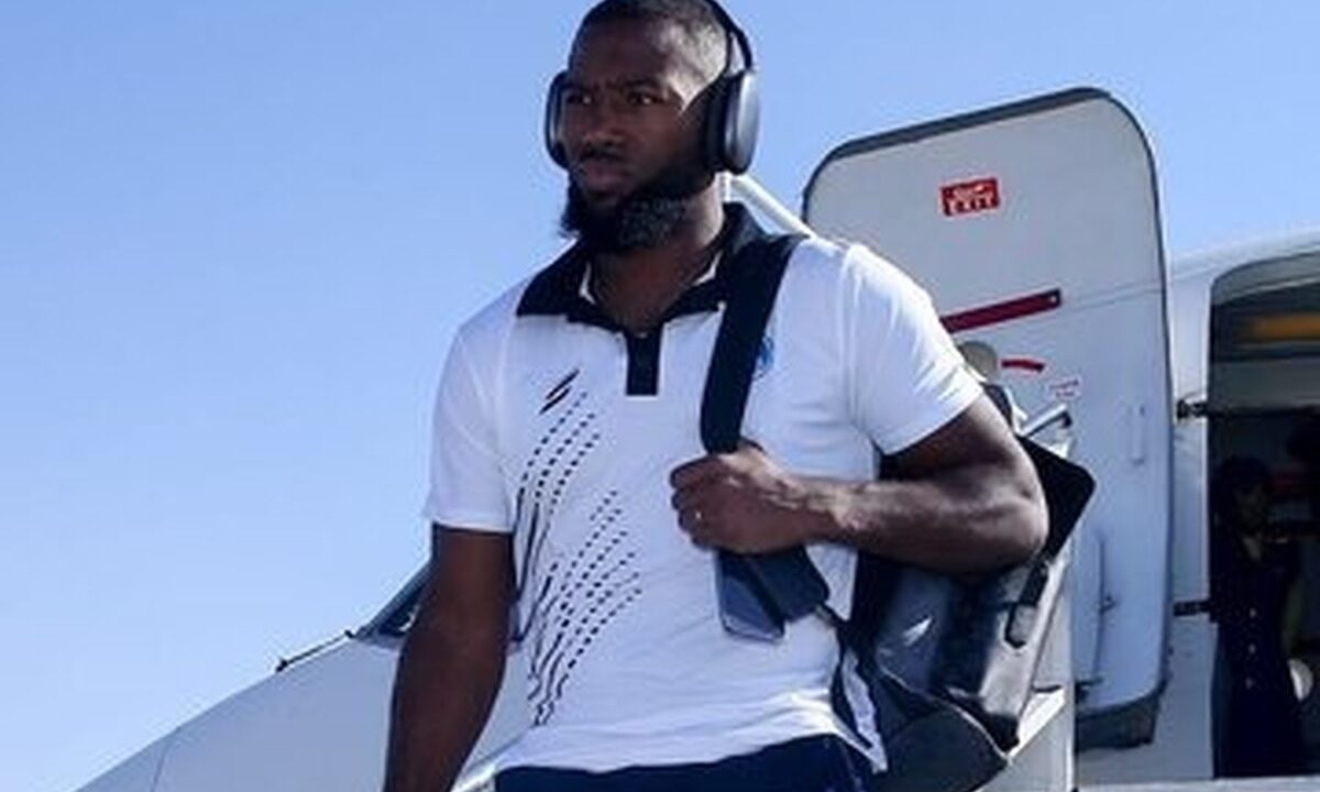 جنجال در زمین / دو بازیکن استقلال درگیر شدند