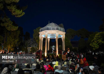 در عصر حافظ شیرازی،ریاکاری به یک استراتژی بقا و «نردبان ترقی» تبدیل شد