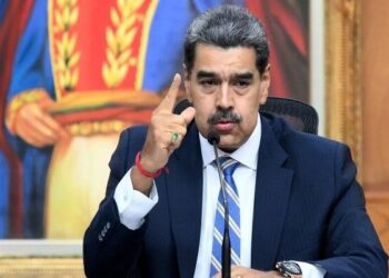 فرزند مادورو: ما سالم هستیم و در مقابل حملات آمریکا ایستادهایم فرزند مادورو: ما سالم هستیم و در مقابل حملات آمریکا ایستادهایم