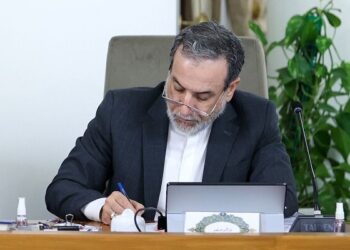 واکنش عراقچی به تهدیدات ترامپ: نیروهای مسلح ما انگشت برماشه آماده‌اند