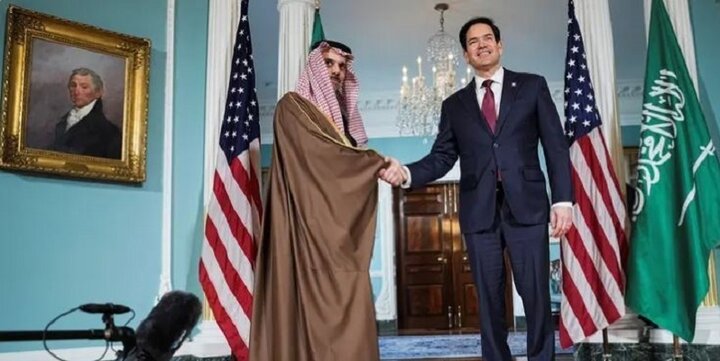 وزیران امور خارجه آمریکا و عربستان درباره تحولات منطقه گفتگو کردند