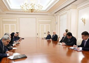 بررسی زیرساخت‌های جدید ریلی و میادین مشترک نفتی در دیدار وزیر راه با رئیس جمهور آذربایجان