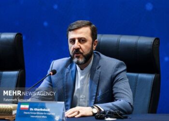 گفتگوی تلفنی غریب آبادی با وزیر سرحدات، اقوام و قبائل افغانستان