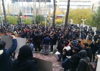 ۳ دانشجوی دانشگاه تهران موقتاً از تحصیل محروم شدند