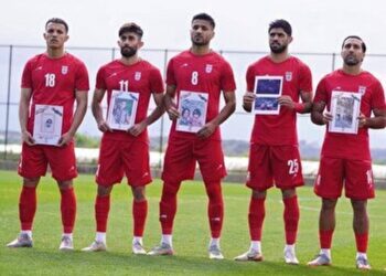 اشکهای دروازه بان تیم ملی قبل از بازی با کاستاریکا+ عکس اشکهای دروازه بان تیم ملی قبل از بازی با کاستاریکا+ عکس