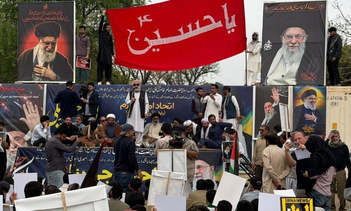 نام گذاری یک خیابان بزرگ در کراچی به نام رهبر شهید انقلاب