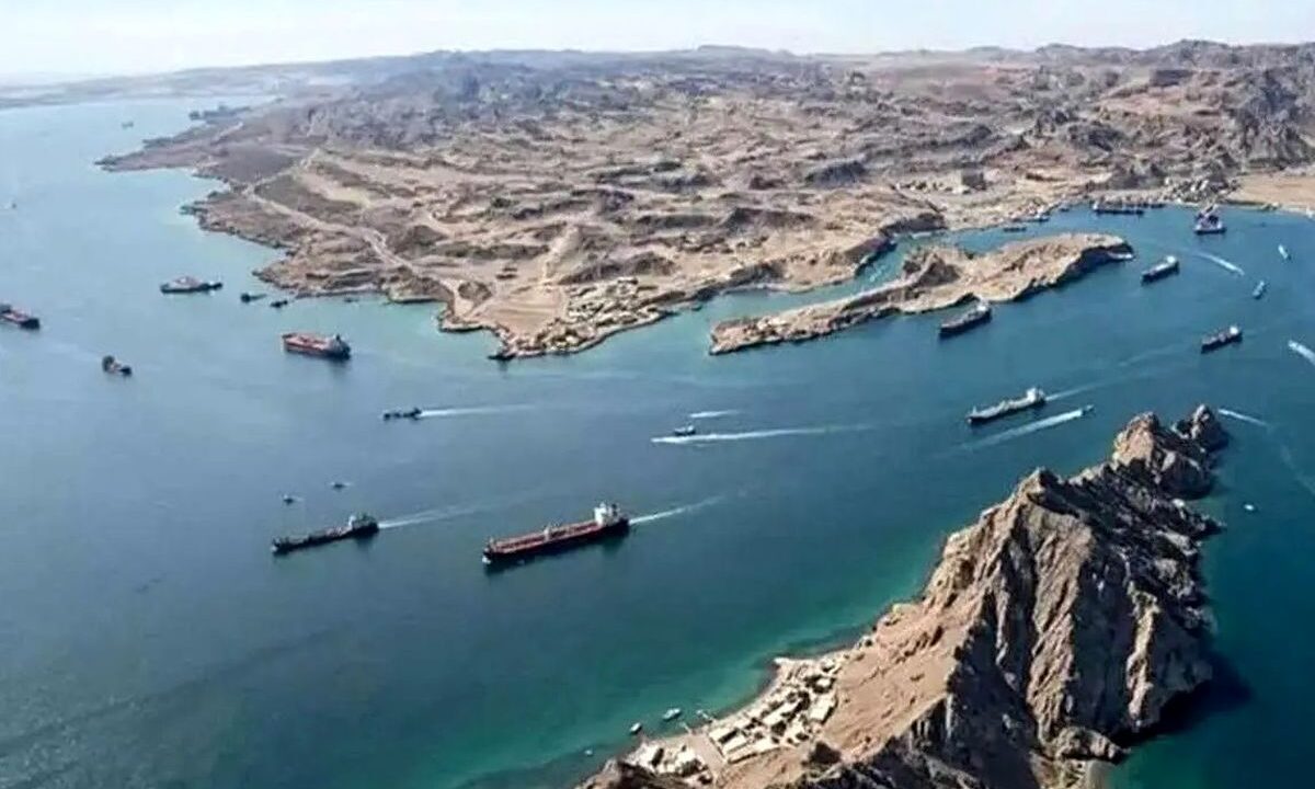 آخرین وضعیت محاصره دریایی و کشتیرانی در تنگه هرمز/ بلومبرگ گزارش کرد