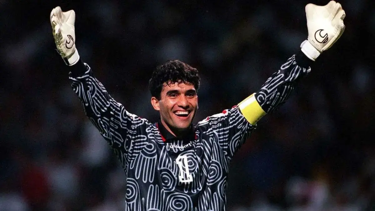 احمدرضا عابدزاده در آمریکا پا به توپ شد