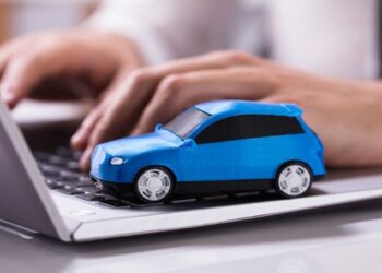 اختلاف فاحش میان قیمت‌های رسمی و آگهی‌های اینترنتی خودرو / مراقب کلاهبردارها باشید