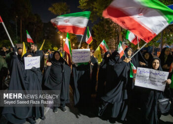 ادامه حضور خودجوش و گسترده مردم در میادین اصلی گلپایگان