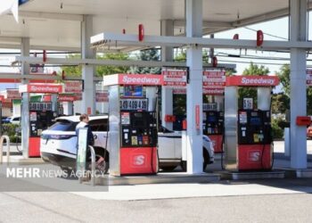 اکثر آمریکایی‌ها ترامپ را مسئول افزایش قیمت بنزین می‌دانند