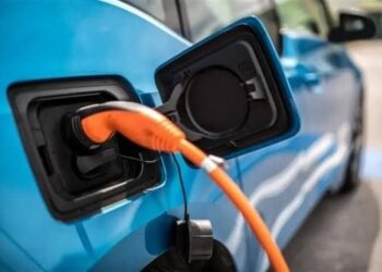 بحران سوخت دنیا را شوکه کرد/هجوم خریداران به خودرو‌های برقی دست‌دوم