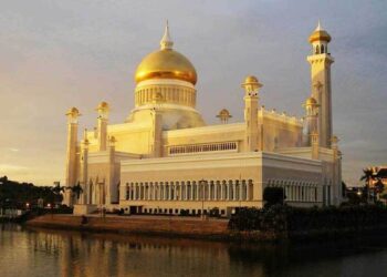 بزرگ‌ترین قصر مسکونی جهان متعلق به چه کسی است؟+ عکس