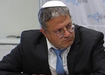 تیم حفاظت وزیر صهیونیست یک نوجوان فلسطینی را زیر گرفت