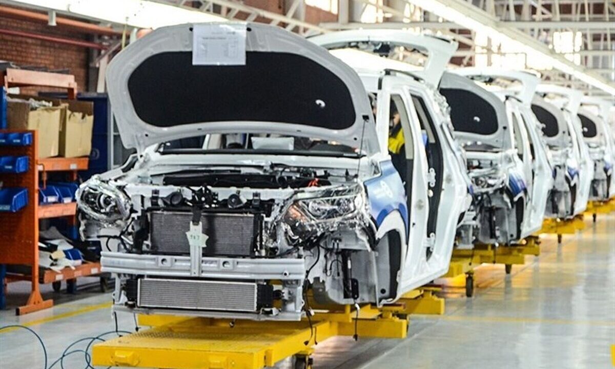 خبر خوش وزارت صمت برای خودروسازان / قیمت خودرو کاهش می‌یابد؟