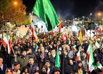 خروش مردم خمین در شب پنجاه و سوم بیعت با رهبر معظم انقلاب