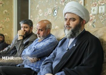 دیدار رئیس سازمان تبلیغات اسلامی با خانواده شهید احسان جنگروی