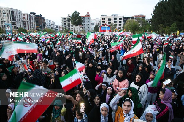 رفیعی: ایستادگی مردم قواعد نظامی و سیاسی دنیا را تغییر داد