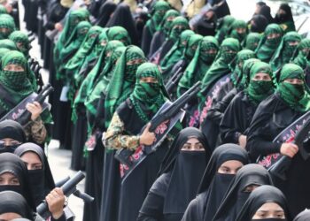 رژه اقتدار بانوان نقش‌آفرین اقشار بسیج در مشهد