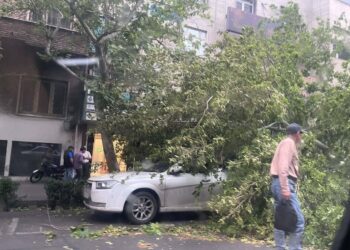 سرعت هولناک وزش باد در طوفان امروز تهران به ۹۰ کیلومتر بر ساعت رسید/ طوفان تا کی ادامه دارد؟