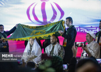 شروع زندگی مشترک زوج‌های فسایی در میدان حمایت از وطن