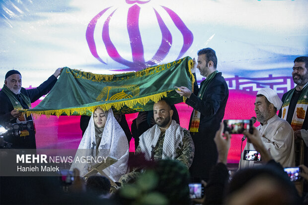 شروع زندگی مشترک زوج‌های فسایی در میدان حمایت از وطن