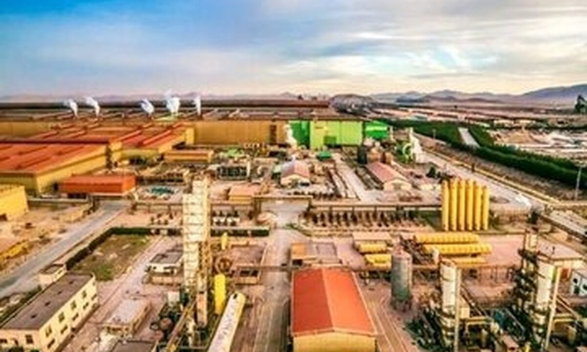 صنایع بزرگ برای بدنه اقتصادی کشور ضعف و شکنندگی ایجاد می‌کند